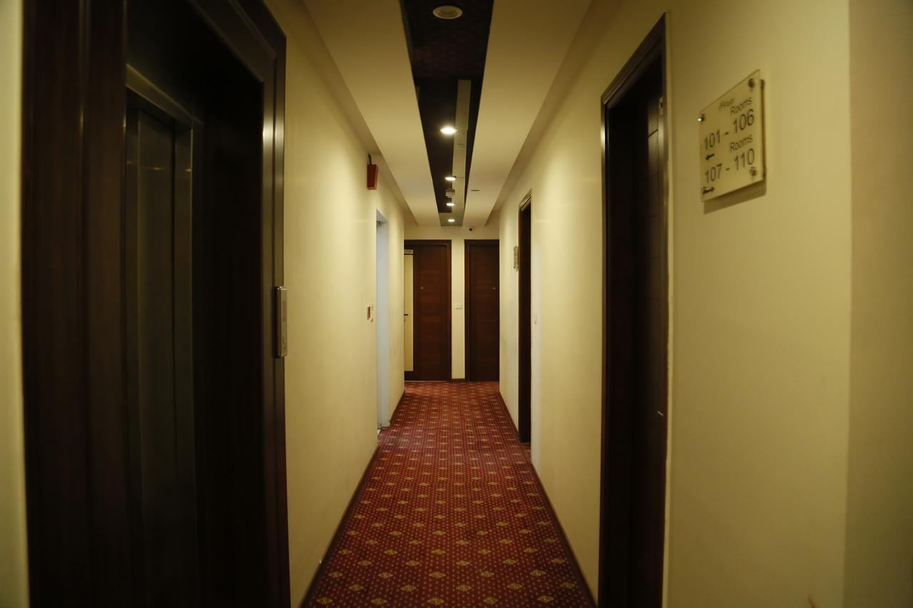 Grand Ffour Hotel Ню Делхи Екстериор снимка