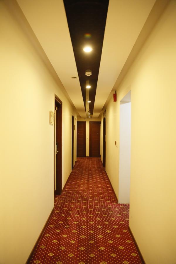 Grand Ffour Hotel Ню Делхи Екстериор снимка