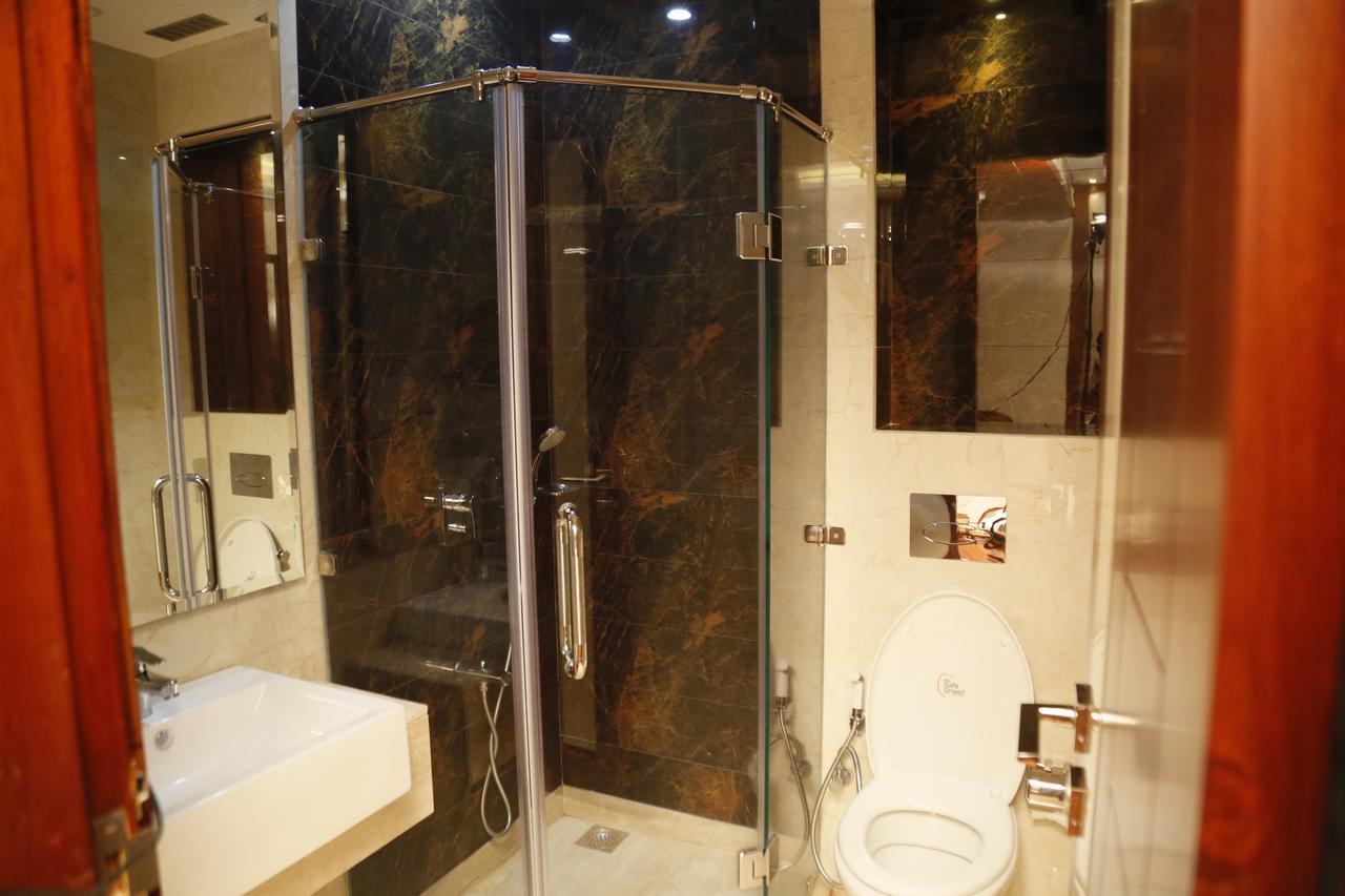 Grand Ffour Hotel Ню Делхи Екстериор снимка