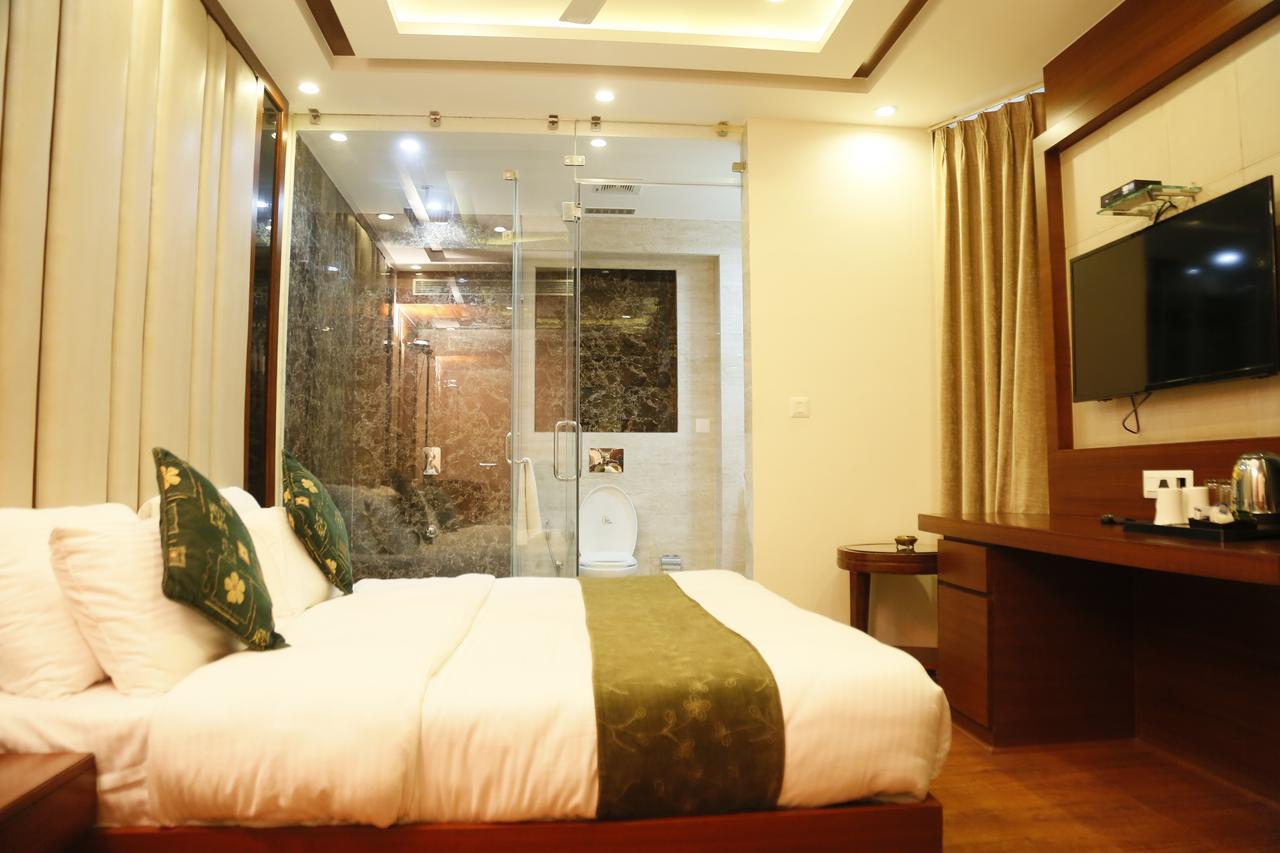 Grand Ffour Hotel Ню Делхи Екстериор снимка