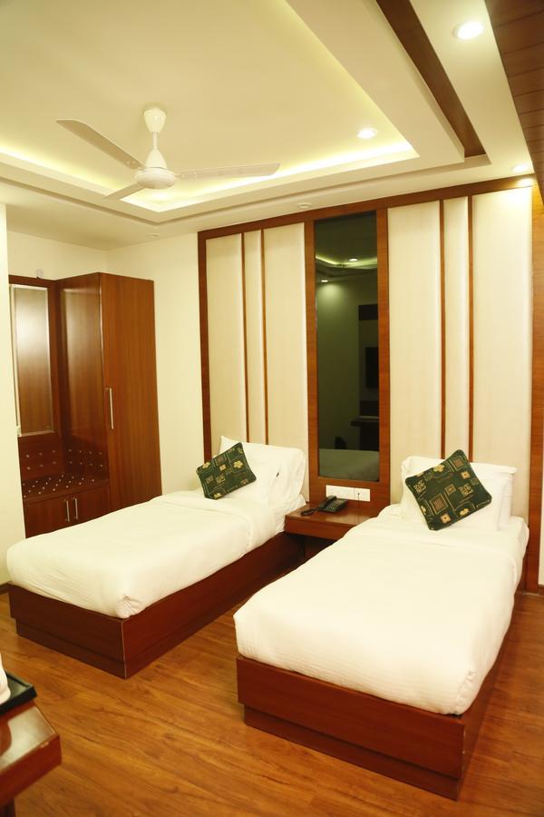 Grand Ffour Hotel Ню Делхи Екстериор снимка