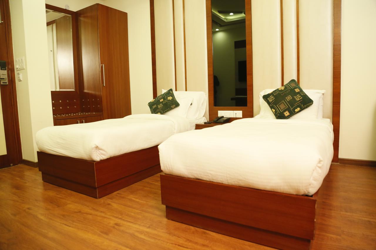 Grand Ffour Hotel Ню Делхи Екстериор снимка