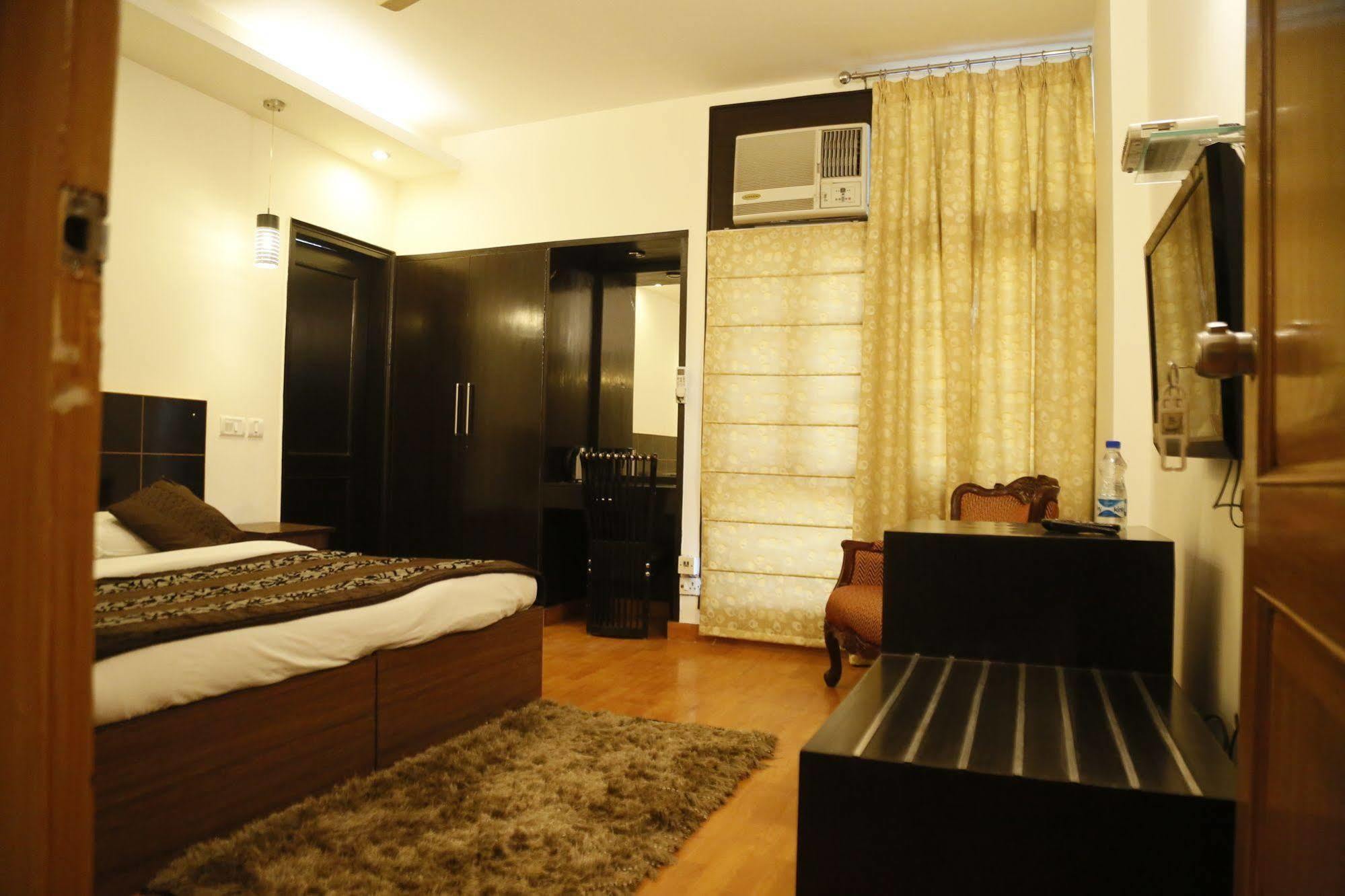 Grand Ffour Hotel Ню Делхи Екстериор снимка