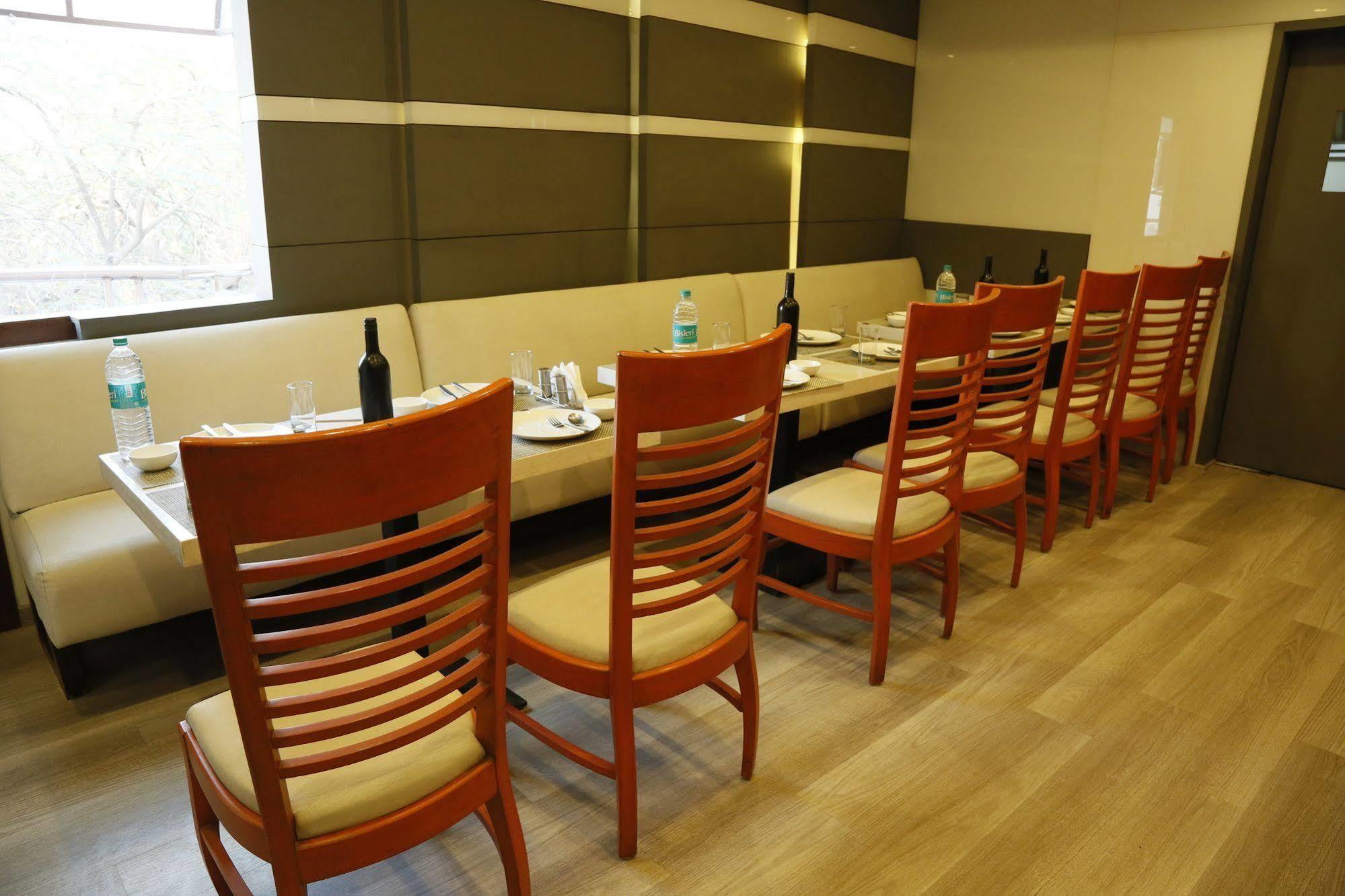 Grand Ffour Hotel Ню Делхи Екстериор снимка