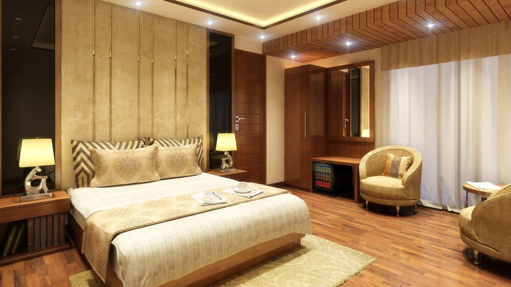 Grand Ffour Hotel Ню Делхи Екстериор снимка