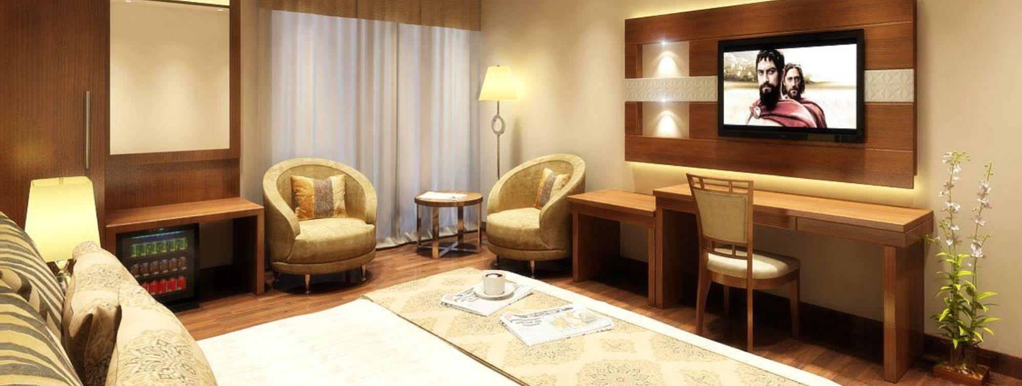 Grand Ffour Hotel Ню Делхи Екстериор снимка
