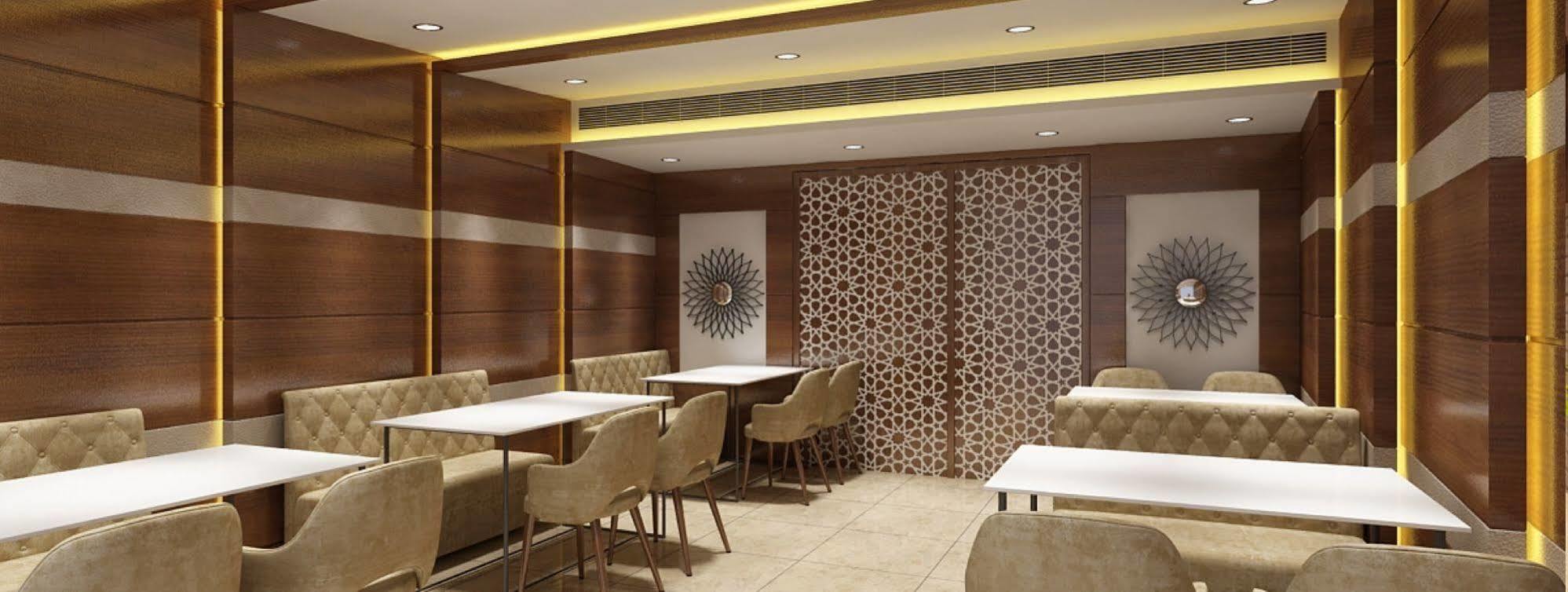 Grand Ffour Hotel Ню Делхи Екстериор снимка